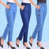 Kvinnors jeans Kvinnor 2022 Spring Autumn medel￥lders raka byxor kvinnliga broderier tunna damer elastiska midja stretch r989