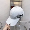 Berretti a sfera casual Cappello bianco semplice alla moda con segno d'amore Design classico per uomo Donna Berretto in tessuto traspirante di alta qualità