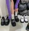 Sandaler Metal Kedjor Chunky Heel Platform Loafers Skor Kvinnor Kvadrat Toe Patentläder Högklackat Pumpar M7Q1
