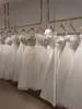 2021 robes de mariée Sexy sans bretelles en Satin froncé haut bas robes de mariée blanc ivoire à lacets dos été plage robe de soirée courte