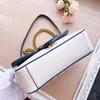 2022 Yeni Omuz Çantası Yüksek Kalite Tasarımcısı Crossbody Çanta Hakiki Gerçek Deri Çanta Düz Sequins Çile Tek Fermuar Sacoche Baget Flap Çanta MM Boyutu Beyaz