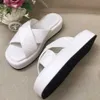 2021 Ultimi sandali Pantofole Designer di lusso di alta qualità Pantofole da spiaggia da donna Scarpe Slide Summer Fashion Wide Flat Flip Flops con scatola