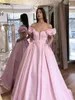 Elegante elegante elegante simples rosa uma linha vestidos de noite longos fora do ombro plissados ​​chão de cetim mangas curtas vestido formal vestidos de festa de baile