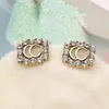 Nouveau style plaqué or 18 carats de luxe double lettres Stud Clip chaîne géométrique célèbre femmes cristal strass perle boucle d'oreille bijoux de fête de mariage cadeaux