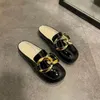 النعال 2021 أزياء الذهب سلسلة النساء مغلقة تو الانزلاق على البغال أحذية جولة منخفضة الكعب عارضة الشرائح الوجه تتخبط الكتان
