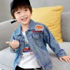 Spring Fall Baby Boy Denim Coats Tenn-down Collar Jeans Jackor för Teenage Boys Bomull Koreansk Tecknad Tops 4 8 12 ÅR 210622