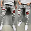 Jeans masculinos respiráveis e confortáveis com padrão xadrez vermelho e preto com furos e calças skinny estilosas de rua