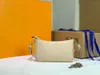 Högkvalitativ mode Luxurys axelväska Onthego Medium Tote Kvinnor Designers Handväskor vid poolen Monograms Embossing Messenger Bags 3811