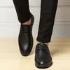 Zapatos de vestir de cuero natural con cordones zapatos casuales de lujo transpirables para hombres suela suave de piel de vaca zapatos planos de goma de negocios hechos a mano