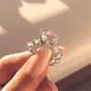 Sumu 2021 Fashion Silver Color Rhinestone Crystal Love Ringar för Kvinnor AAA CZ Stone Wedding Engagement Smycken Gåvor