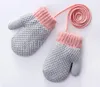 幼児の赤ちゃん女の子男の子の屋外の冬は2-4歳のための暖かいミトン手袋を保つ子供ニットプラス厚いベルベットミッテンDD298