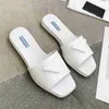 2022 Дизайнерские женские сандалии квадратные носки подличные кожа
