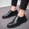 2022 Mode Herrskor Loafers Bullock Carving Man Party Dress Evening Skor Storlek: US6.5-US10