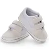 Chaussures à semelle souple pour nouveau-né fille et garçon, baskets en toile antidérapantes, noires et blanches, chaussures de premier marcheur de 0 à 18 mois