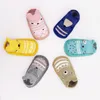 Nyfödda spädbarn anti slip baby boy first walkers strumpor med gummisular tjej socke slitage småbarn flickor 1556 y2