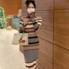 Spadek Zima Elegancki Sweter Sukienka Kobiety Elegancka Lady Połowa Turtleneck Flare Rękaw Kolorowe Paski Slim Dzianiny Dress 210514