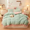 Conjuntos de cama de inverno Furry Furry Warm Velvet Flannel Lave Lavanda Bordado Princesa 4 Pcs Set Cobertura de Quilt Cama Associar Folha