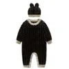 Baby boys tjejer märke rompers bokstäver f spädbarn långärmad jumpsuits med hattar höst vinter toddler hålla varma stickade onesies