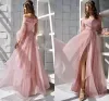 Soirée 2022 Robes roses au large des manches longues de l'épaule une ligne de plissure côté la longueur de plancher des plis ruché sur mesure robes de fête de bal