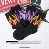 Mode Blanc Noir Coton Hommes Chaussettes En Feu Avec Impression Hip Hop Skateboard Chaussettes Pour hommes Street Style Calcet flamme Mot Chaussettes X0710