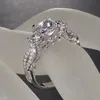 Luxe 925 Sterling Argent Sterling Strace-Cut carré Diamant Trois Côté Bague en pierre Éternelle Anneaux de mariage pour femmes pour femmes Bijoux Bijoux cadeau