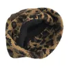 Drie-delige vrouwen Warm Winter Beanie Sjaal Mitten Set Animal Print Fuzzy Knit Leopard Muts Hat Glov Scarv Set