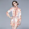 Sonbahar tatili kadın iki parça setleri uzun puf kol standı yaka çiçek baskılı bluzlar ve kemer geniş bacaklı şort 2 adet takım elbise 210514