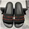 2021 En Kaliteli erkek kadın Kauçuk Terlik Tasarımcısı Sandalet Ayakkabı Yaz Plaj Açık Serin Terlik Moda Geniş Lady Ev Slayt Düz Çevirme Kutusu ile