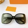 2022 Nuovi occhiali da sole da donna estiva per donne 1294 Fashion Classic Black Style Black Style Decorative Border Luxury Trend Glasses 2831