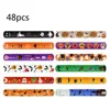 Charm-Armbänder, 48 Stück, Slap-Partygeschenke mit bunten Halloween-Druckbändern für Kinder