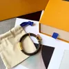 럭셔리 클래식 패션 남자 여성 더블 가죽 팔찌와 함께 높은 품질의 맞춤형 소형 자물쇠 선물 상자 포장