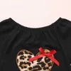 Set di abbigliamento per ragazze Primavera Autunno Monospalla Stampa leopardata Love Sewing Top + Pantaloni svasati 2 pezzi Abiti per 2-6 anni 210528