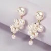 Elegancki złoty kolor imitacja Pearl Drop Kolczyki dla kobiet biżuteria imprezowa Koreańska design MG381 Dangle Chandelier7187009