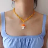 Collana con ciondolo a forma di fungo in resina colorata per le donne Collana con girocolli a catena in plastica Gioielli all'ingrosso Accessori moda Regali