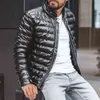 2021 nuovo piumino casual colletto alla coreana con cerniera e tasca moda giacca invernale uomo dritto abbigliamento maschile tinta unita G1108