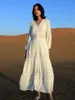 Vår V Neck White High Street Dress Women Broderi Hollow Out Blusar Style Fashion Designer Midi Es Robe 210421