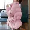 Elegante koreanische Daunen-Baumwoll-gepolsterte Jacken beiläufige feste Parkas Harajuku nette elastische Taille verdicken warme Mantel plus Größen-Outwear 210619