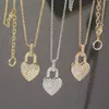 Full Diamond V Letter Pendant Necklace Fashion New Women Halsband Högkvalitativ rostfritt stål smycken