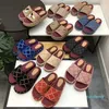 Conception de broderies sandales de haute qualité pantoufles de mode plage de mode épaisse pantoufle de pantoufle alphabet alphabet sandale en cuir plat s565