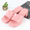 Classic Brand Slides strand slipper Platte vrouw slippers Zomer dame Cartoon Big Head Sandalen Leer Hotel Bad mode vrouwen schoenen Groot formaat Sandaal