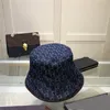 Högklassig retro stingy Brim Hat Luxury Plaid Fisheman Hats Outdoor Street Bucket Cap Sun Visor Caps299e