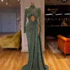 Dubai African Sparkly 2021 Pailletten Meerjungfrau Abendkleider Grün Stehkragen Lange Ärmel Arabisch Split Bodenlang Plus Size Abendkleid