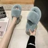 Nyanlända Kvinnors Faux Fur Slides Vinter Fashion Tofflor Inomhushus Comfy Fluffy Sliders S6079 Q0508