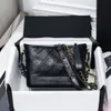 Klasik Tasarımcılar Omuz Çantaları Çantalar En Kaliteli Kadın Modası Hakiki Deri tasarımcı çantası Kadın Flap Mektupları Siyah Crossbody Çanta Boyutu: 20