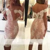 Roze elegante cocktailjurken schede van de schouder knielengte satijnen kanten feestjurk plus size size homecoming jurken 202J