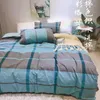 Sängkläder Ställ in Europeisk stil Set Tvättat bomullsdukkåpa 100% Garnfärgad Hemsängkläder AB Side Grid Platt 245 * 250cm Sheet