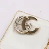 18K Gold Plated Double Letters Brooch Luxury Retro Simple Personality Classic Brand Designer Brooches Women Pearl Rhinestone Suit Pin Fashion Jewelry Accessories