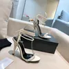 2021 Mode Luxe Parel Dames Sandalen Sexy Wit All-match Trouwschoenen Antislip Designer Unieke riem Stiletto Party Prom Schoenen 41 42 Groot formaat