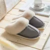 New Slipper مختلف الأنماط الجلدية أحذية داخلية للرجال والنساء النعال القطن حجم الثلج 35-45