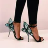 sapatos com asas de borboleta